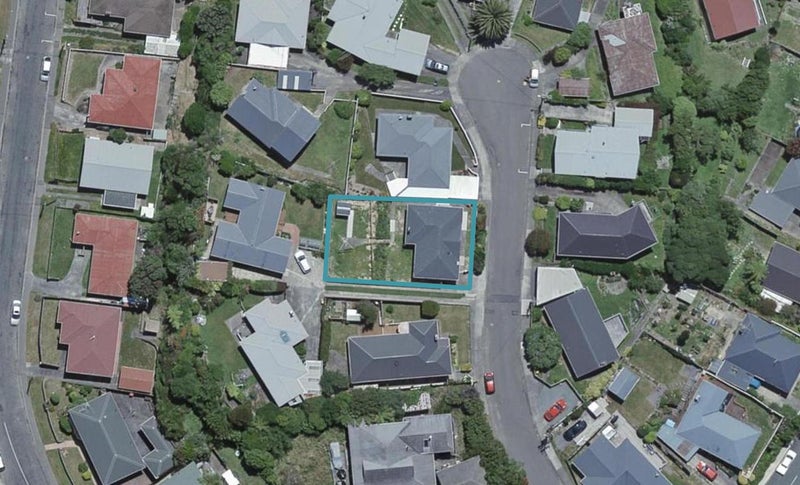 15 Diane Grove, Paparangi, Wellington - Carousel 1