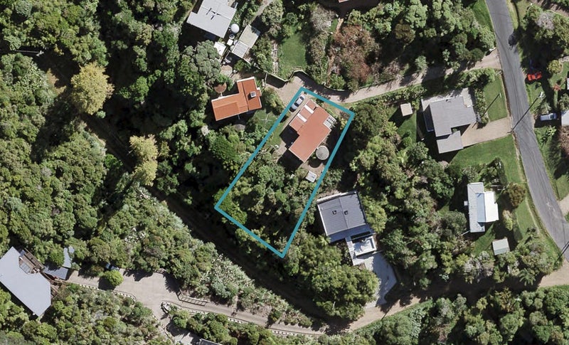 19A Tahatai Road, Oneroa, Waiheke Island - Carousel 1