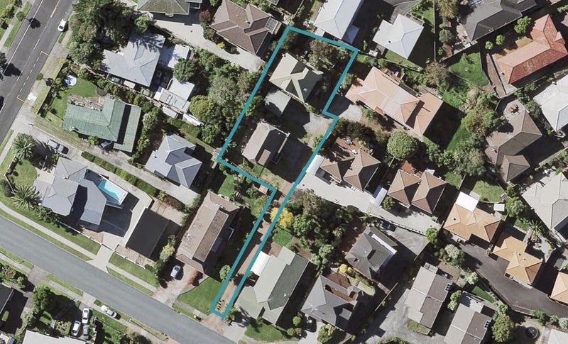 1/6 Cambric Place, Botany Downs, Auckland - Carousel 1
