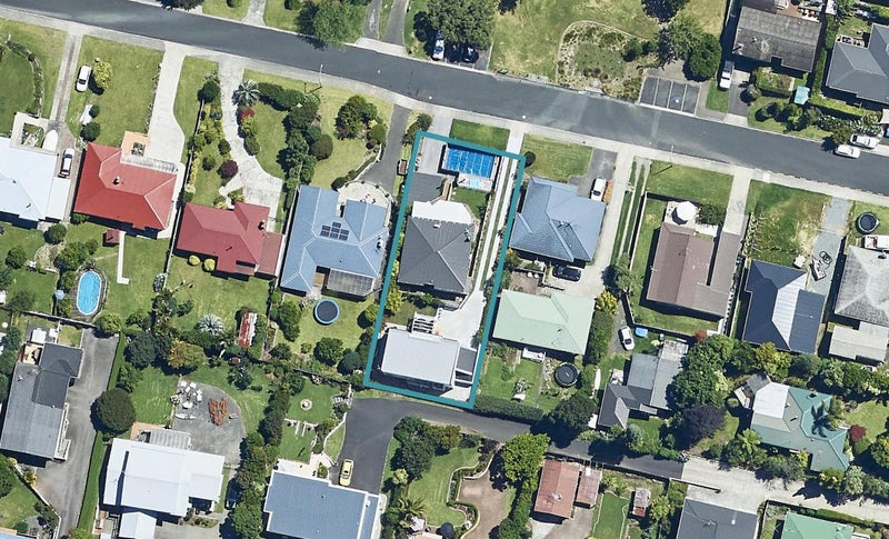 12 Rutherford Street, Otumoetai, Tauranga - Carousel 1