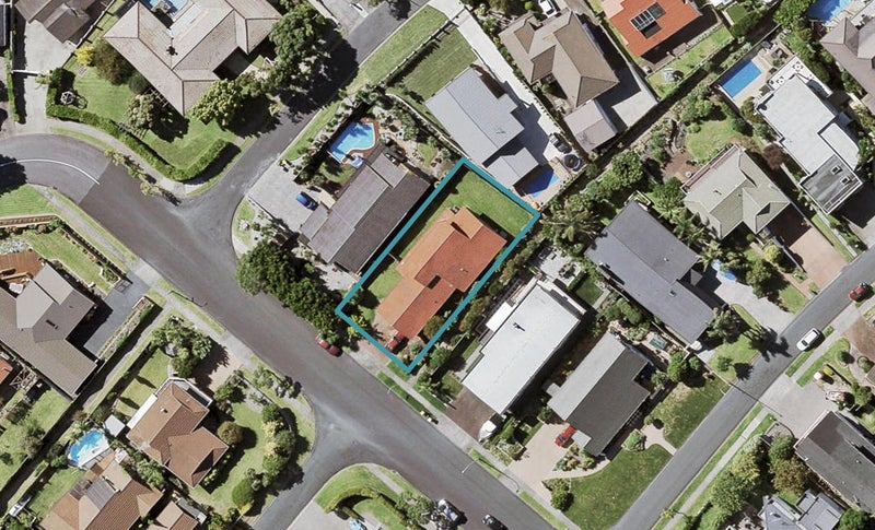 15 William Bryan Drive, Half Moon Bay, Auckland - Carousel 1