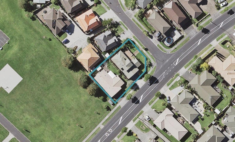 2/65 Millhouse Drive, Northpark, Auckland - Carousel 1