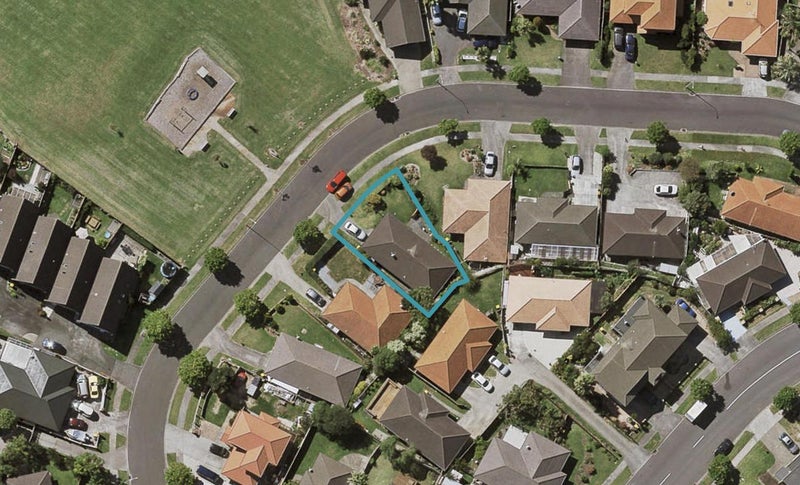 13 Earnslaw Crescent, Clover Park, Auckland - Carousel 1