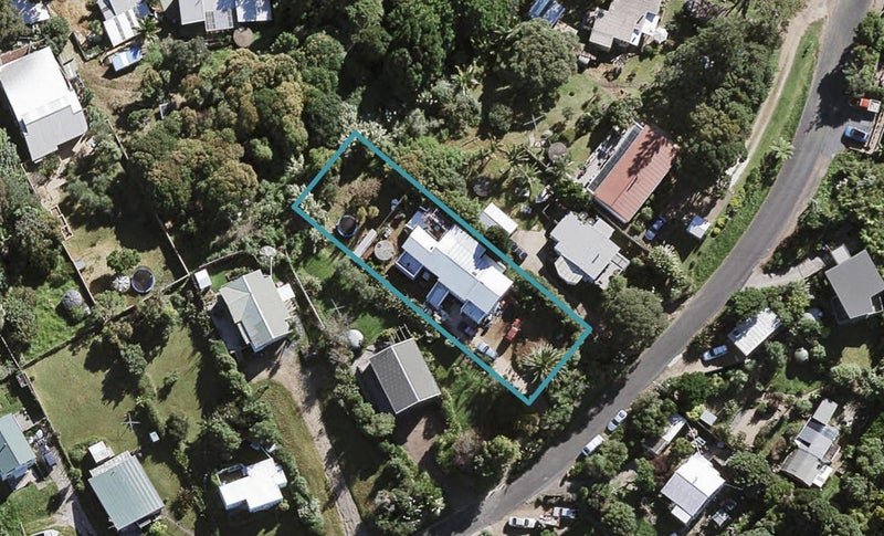 13 Wellington Road, Surfdale, Waiheke Island - Carousel 1