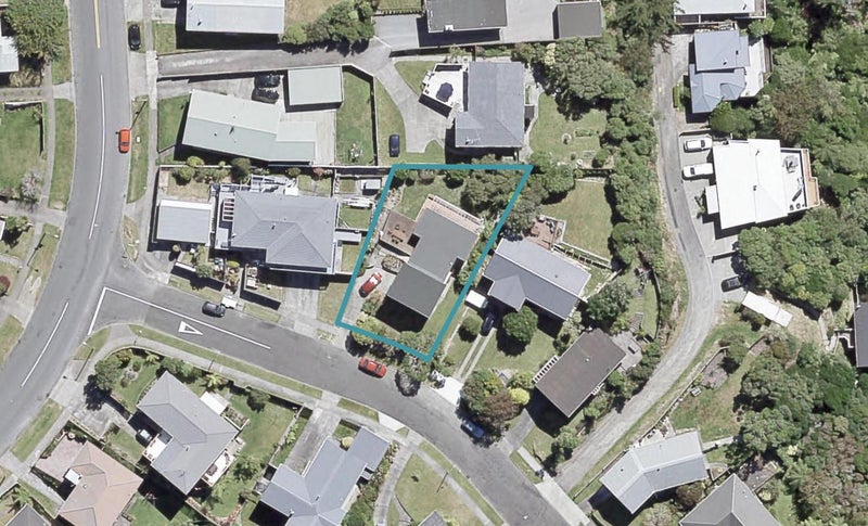 2 Banksia Grove, Maungaraki, Lower Hutt - Carousel 1