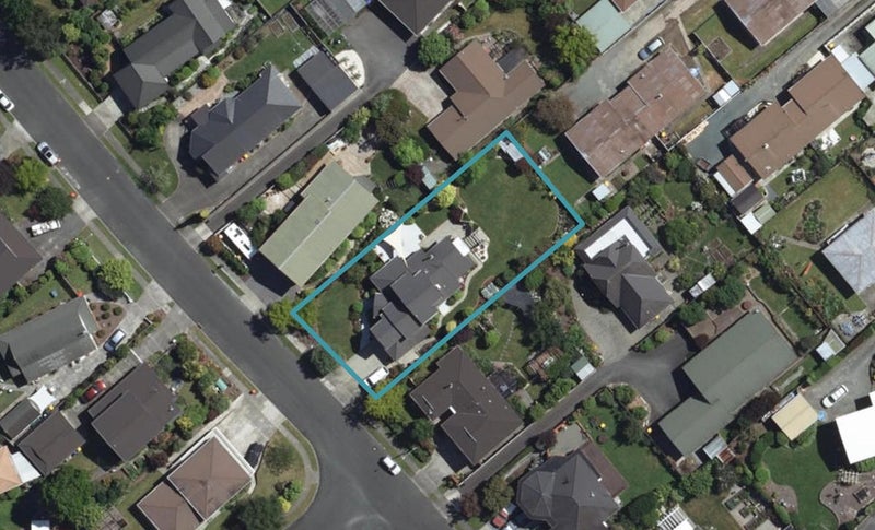 32 Farnham Drive, Richmond - Carousel 1