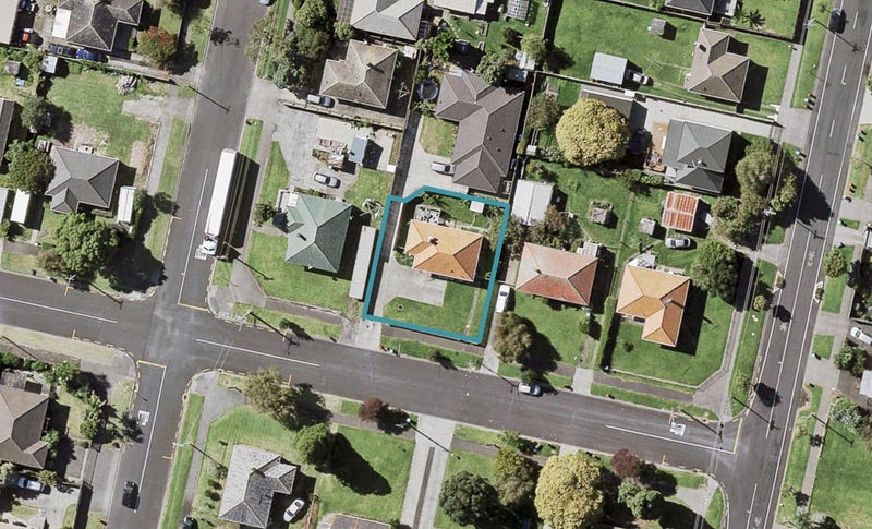 56 Anderson Avenue, Point England, Auckland - Carousel 1