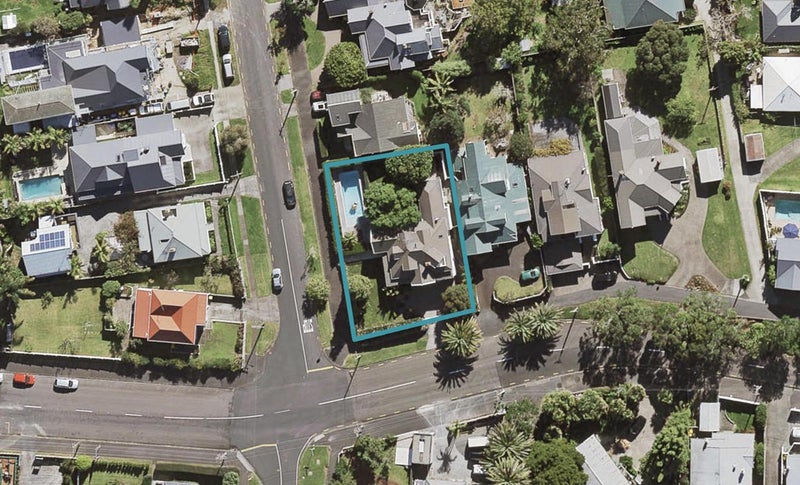 27 Richmond Avenue, Northcote Point, Auckland - Carousel 1