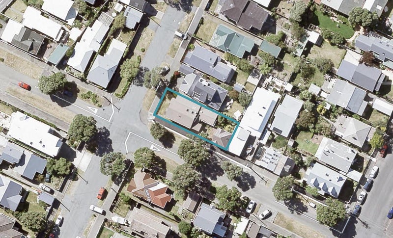15 Tuatoru Street, Eastbourne, Lower Hutt - Carousel 1