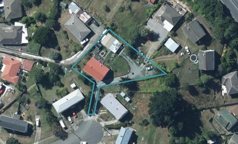 5 Devon Place, Cannons Creek, Porirua - Carousel 1