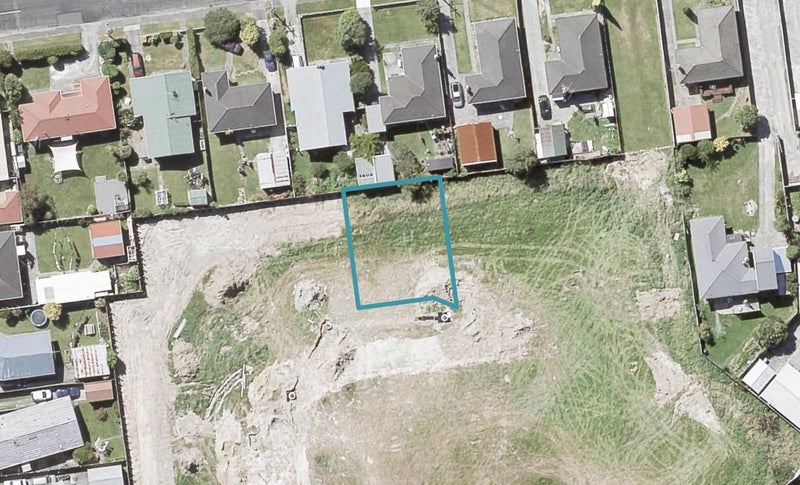 19 Henrietta Maxwell Grove, Wainuiomata, Lower Hutt - Carousel 1