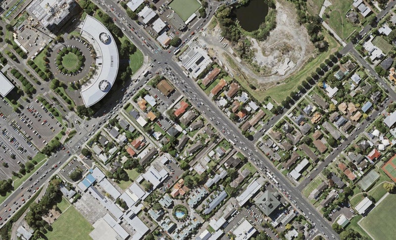 1/58 Taharoto Road, Takapuna, Auckland - Carousel 1