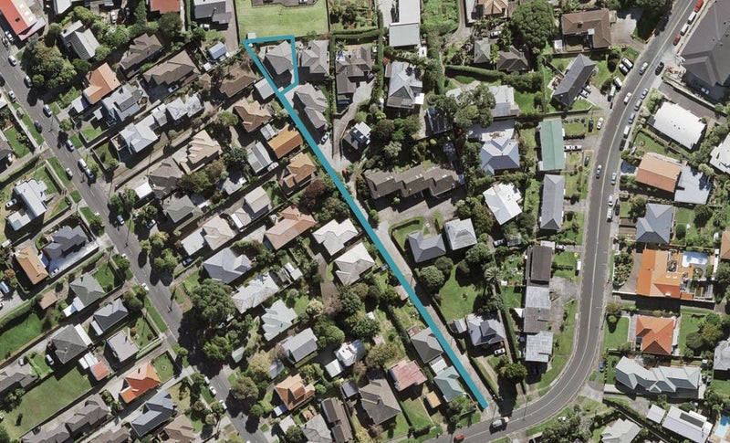 8D Warren Avenue, Three Kings, Auckland - Carousel 1