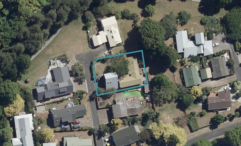 16 Brookview Court, Queenwood, Hamilton - Carousel 1