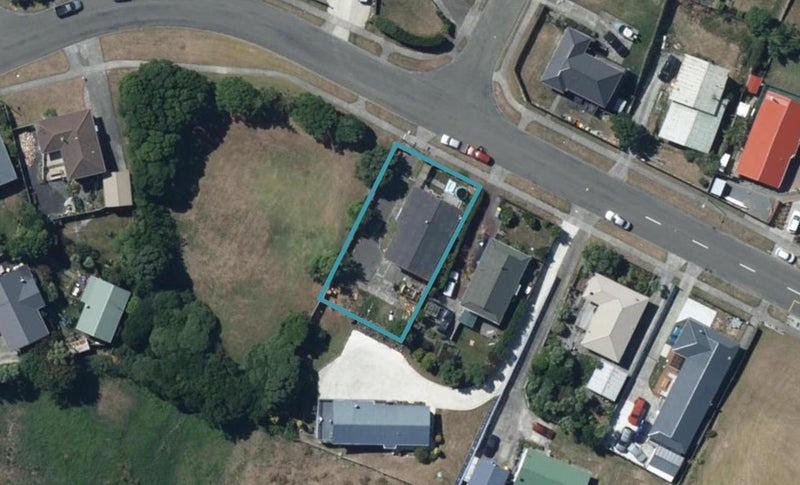 101 Pikarere Street, Titahi Bay, Porirua - Carousel 1