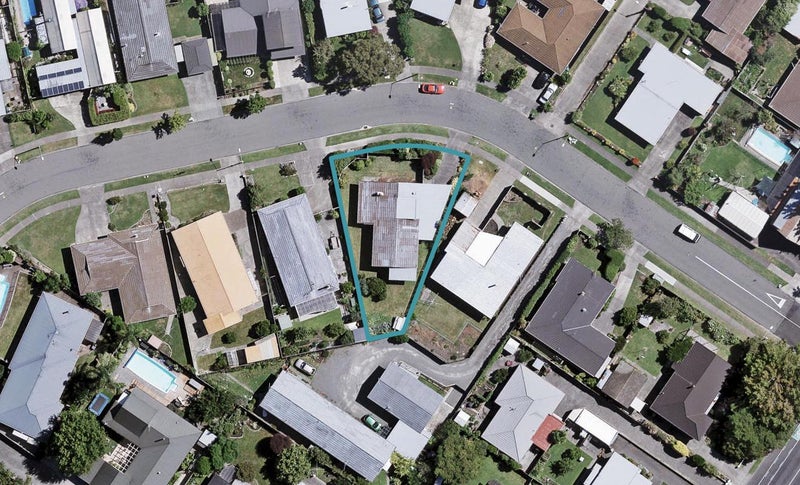 13 Roskilda Crescent, Taradale, Napier - Carousel 1