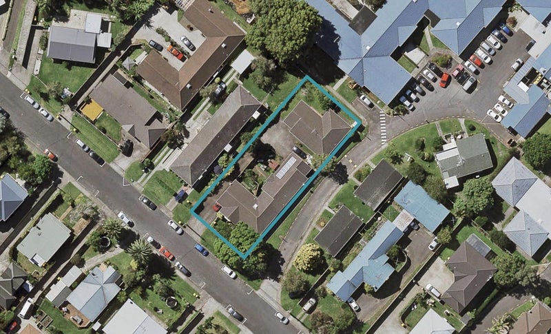 2/13 Brook Street, Milford, Auckland - Carousel 1