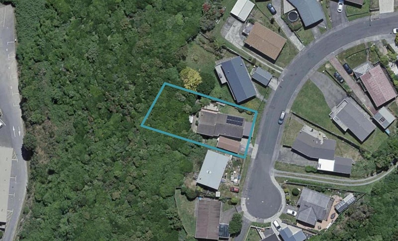 18 Evesham Place, Newlands, Wellington - Carousel 1