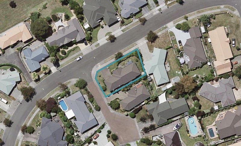 41 Kensington Drive, Taradale, Napier - Carousel 1