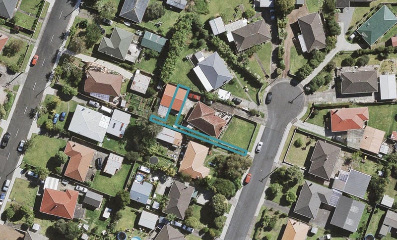 4/4 Serjeant Street, Henderson, Auckland - Carousel 1