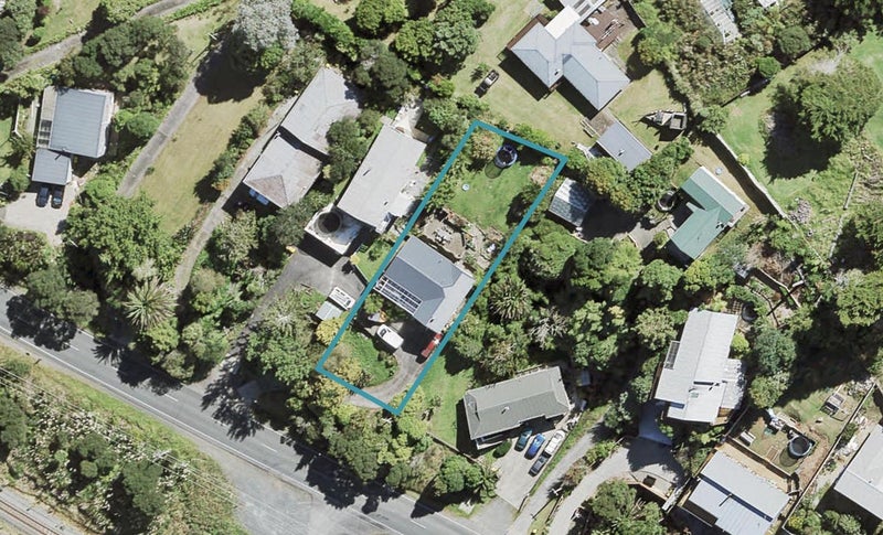 61 Waitakere Road, Waitakere, Auckland - Carousel 1