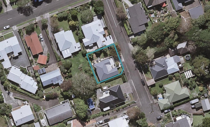 2 Barton Street, Strandon, New Plymouth - Carousel 1