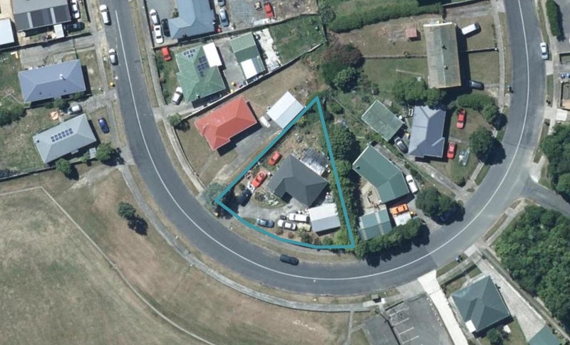 41 Waihora Crescent, Waitangirua, Porirua - Carousel 1