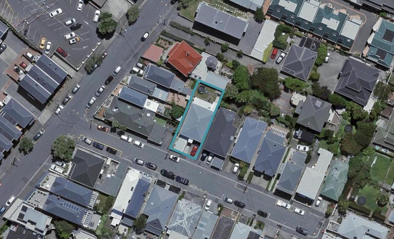 3 Caroline Street, Mount Victoria, Wellington - Carousel 1