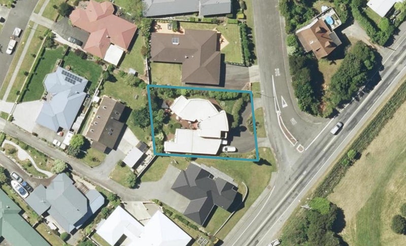 4 Ranui Street, Waikawa, Picton - Carousel 1