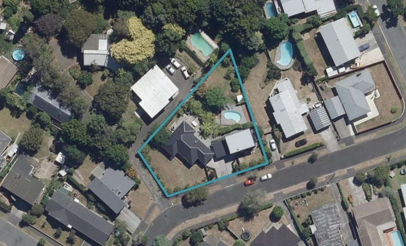 11 Clements Crescent, Queenwood, Hamilton - Carousel 1