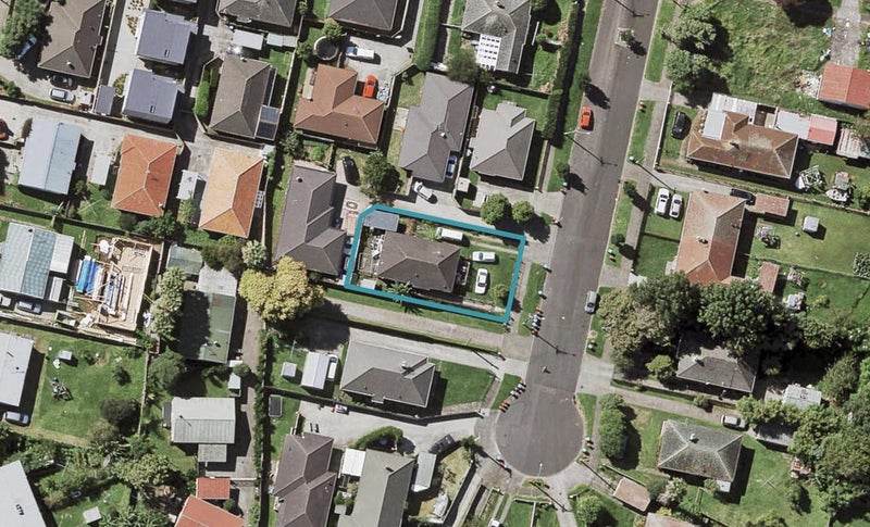 33 Ropata Avenue, Point England, Auckland - Carousel 1