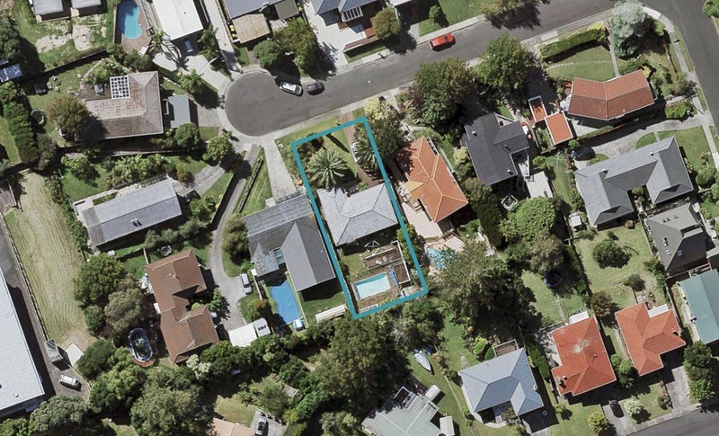 8 Regal Place, Forrest Hill, Auckland - Carousel 1