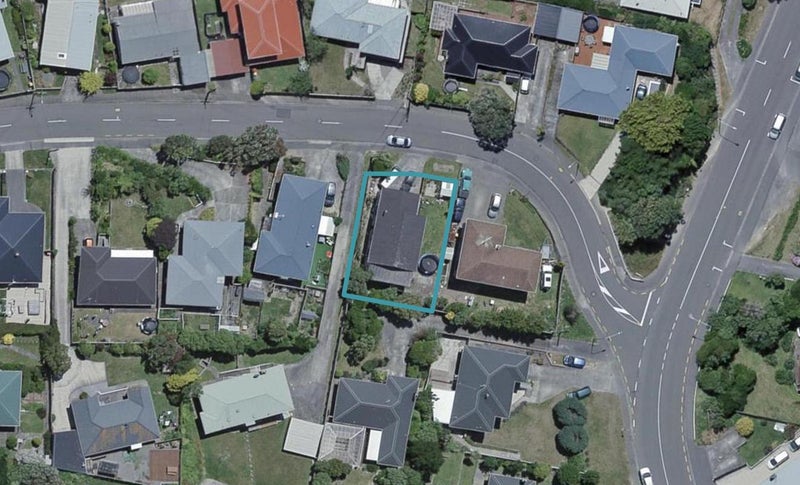 1 Trebann Street, Paparangi, Wellington - Carousel 1