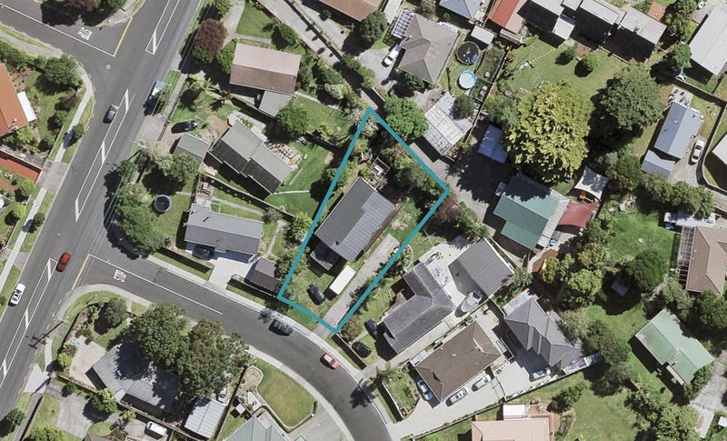 3 Spence Road, Henderson, Auckland - Carousel 1