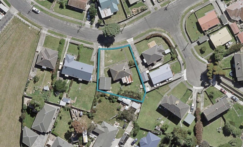 8 Hughes Crescent, Taita, Lower Hutt - Carousel 1