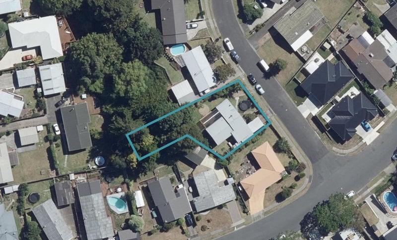 11 Tanekaha Place, Pukete, Hamilton - Carousel 1