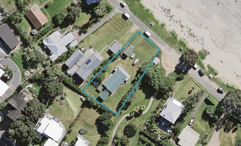 20 Beach Parade, Oneroa, Waiheke Island - Carousel 1