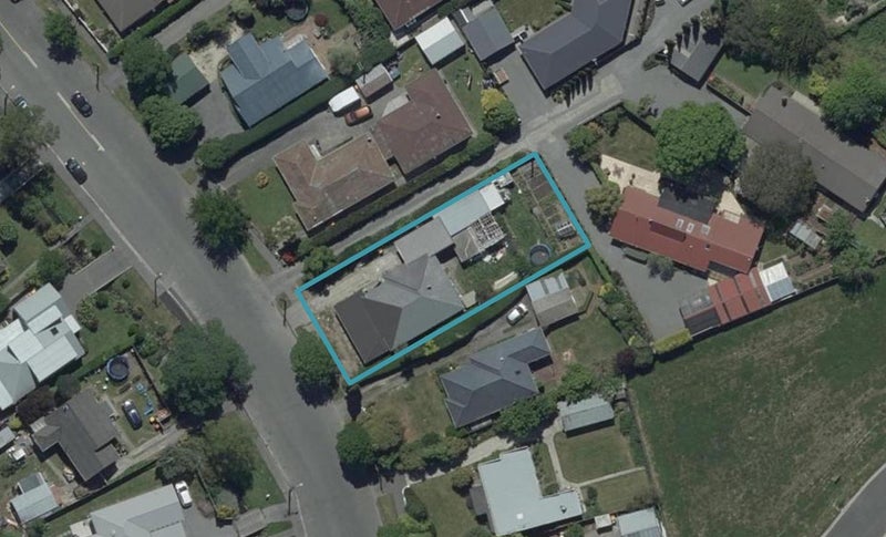 32 Brookside Terrace, Bryndwr, Christchurch - Carousel 1