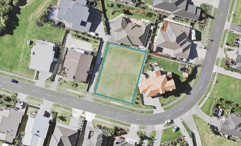 16 Liberty Crescent, Beachlands, Auckland - Carousel 1