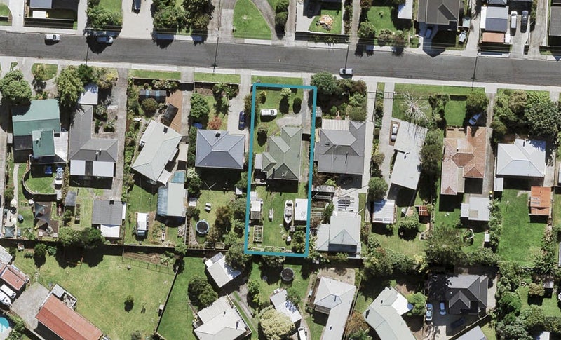 10 Stokes Avenue, Te Atatu Peninsula, Auckland - Carousel 1