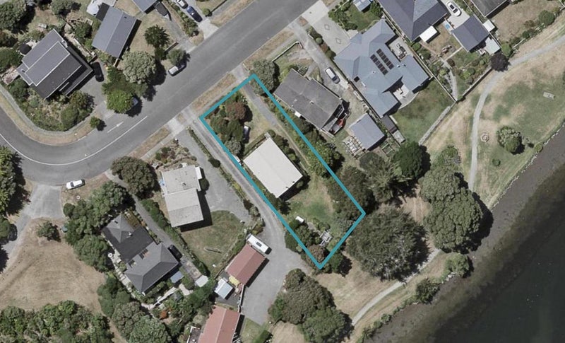 200 Tutere Street, Waikanae Beach, Waikanae - Carousel 1