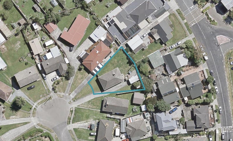 15 Puketapu Grove, Waiwhetu, Lower Hutt - Carousel 1