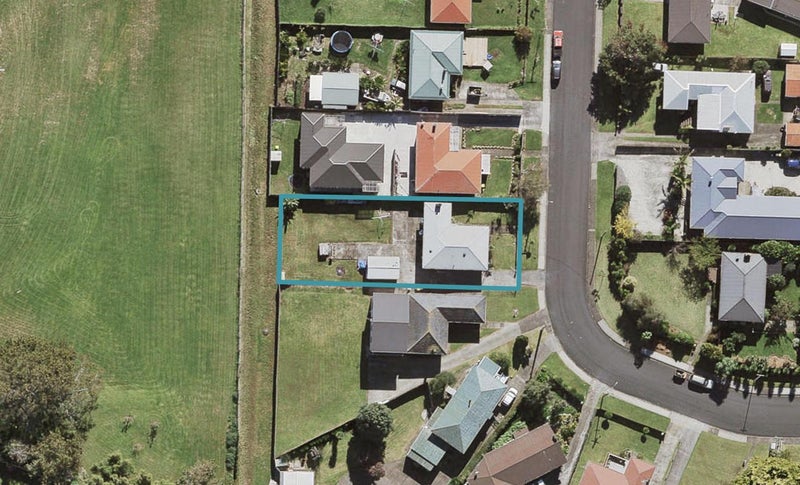 24 Tarata Crescent, Mangere Bridge, Auckland - Carousel 1