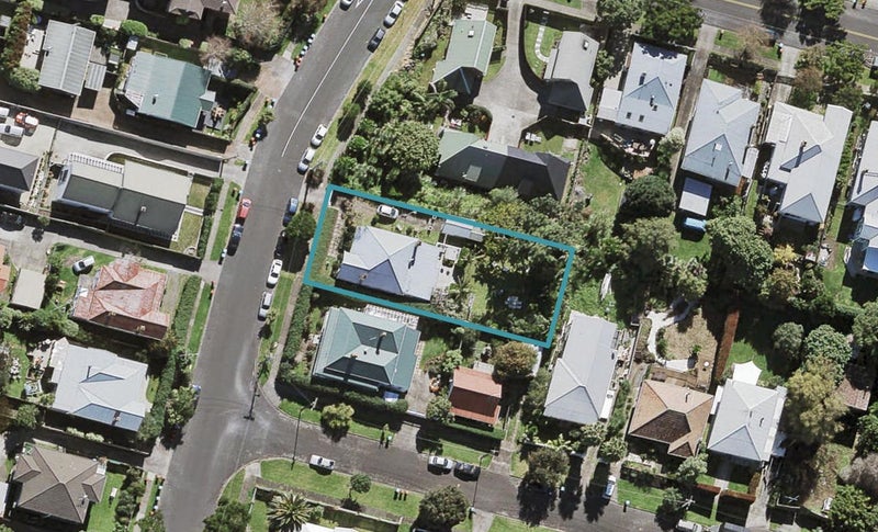 63 Aroha Avenue, Sandringham, Auckland - Carousel 1