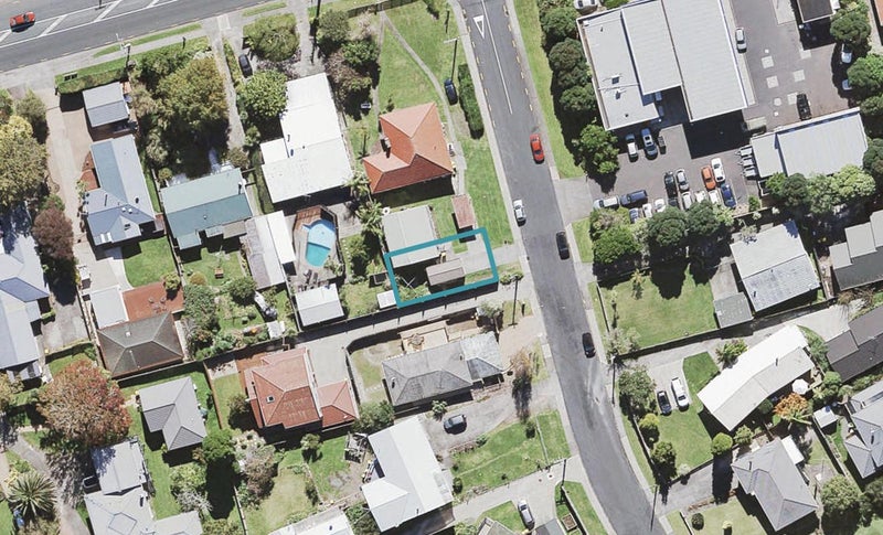 1B Lex Avenue, Green Bay, Auckland - Carousel 1