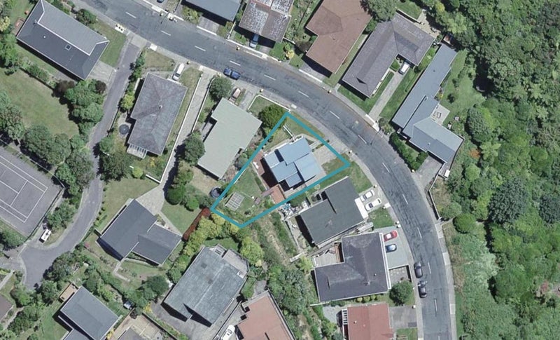 9 Paddington Grove, Karori, Wellington - Carousel 1
