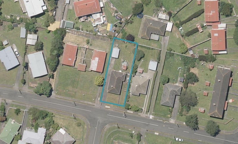 43 Hinemoa Street, Whanganui East, Whanganui - Carousel 1