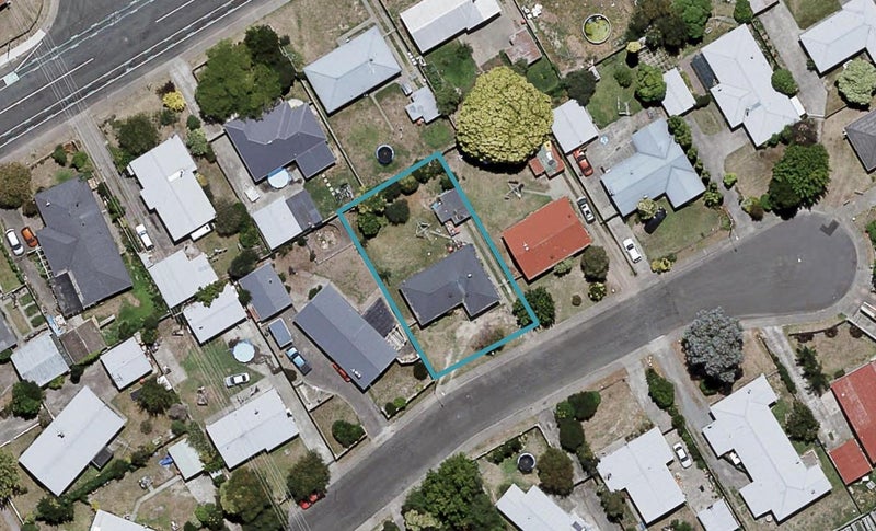 7 Walton Place, Flaxmere, Hastings - Carousel 1