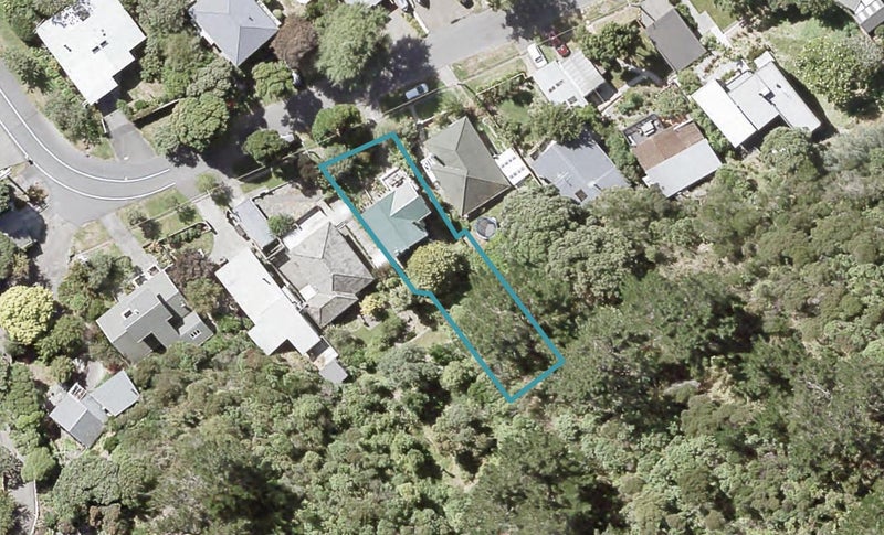 16 Tawa Street, Eastbourne, Lower Hutt - Carousel 1