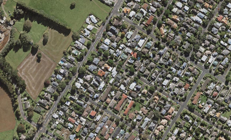 3 Kowhatu Road, One Tree Hill, Auckland - Carousel 1
